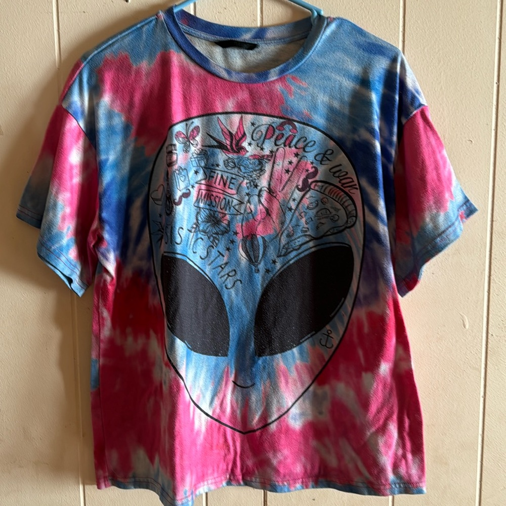 Women’s large, alien, tie-dyed shirt